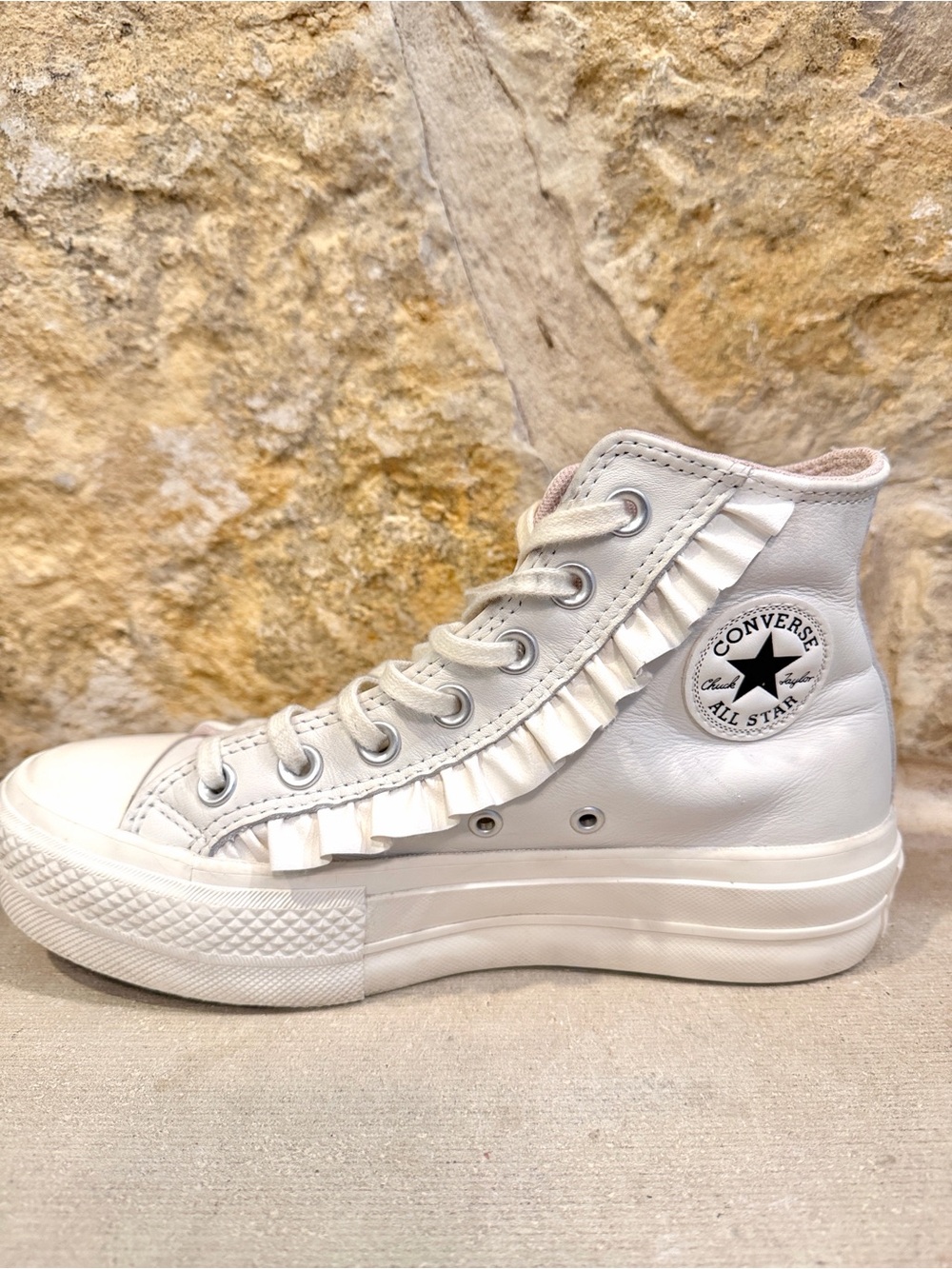 Converse CTAS Platform Lift Hi-Top White Leather Ruffle Sneakers Women's 6 - Picture 5 of 10